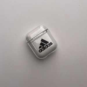 Пластиковый чехол iLoungeMax Adidas для Apple AirPods - Фото 3