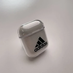 Пластиковый чехол iLoungeMax Adidas для Apple AirPods - Фото 4