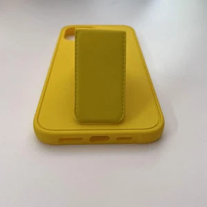 Чохол-підставка з тримачем iLoungeMax Case-Stand Yellow для iPhone 12 Pro Max - Фото 4