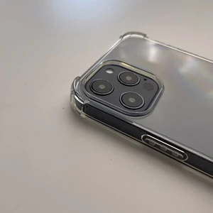 Прозрачный чехол на шнурке iLoungeMax Crossbody Case Soft TPU Clear для iPhone 12 Pro Max - Фото 5