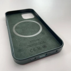 Кожаный чехол iLoungeMax Genuine Leather Case MagSafe Pine Green для iPhone 12 | 12 Pro ОЕМ - Фото 4