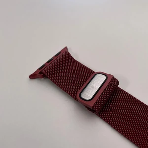 Ремешок iLoungeMax Milanese Loop Red для Apple Watch Ultra 49mm | 45mm | 44mm | 42mm - Фото 3