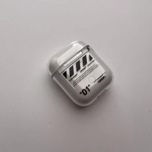 Пластиковый чехол iLoungeMax OFF-WHITE для Apple AirPods - Фото 4