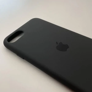 Силиконовый чехол iLoungeMax Silicone Case Black для iPhone SE 3 | SE 2 | 8 | 7 OEM (MXYH2)  - Фото 1