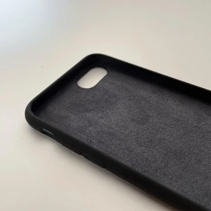 Силиконовый чехол iLoungeMax Silicone Case Black для iPhone SE 3 | SE 2 | 8 | 7 OEM (MXYH2) - Фото 4