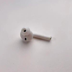 Силиконовые накладки iLoungeMax Silicone Cover White для AirPods 1 | 2 - Фото 2