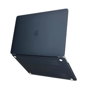 Пластиковий чохол iLoungeMax Soft Touch Black для MacBook Pro 16" (2019)