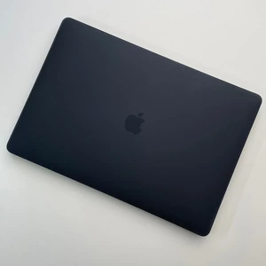 Пластиковый чехол iLoungeMax Soft Touch Black для MacBook Pro 16" (2019) - Фото 2