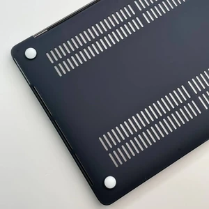 Пластиковый чехол iLoungeMax Soft Touch Black для MacBook Pro 16" (2019) - Фото 4