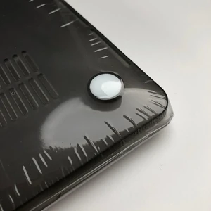 Пластиковый чехол iLoungeMax Soft Touch Matte Gray для MacBook Pro 13" (M2 | M1 | 2022 | 2020 | 2019 | 2018) - Фото 5