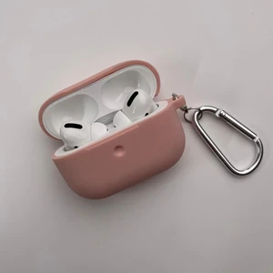Чехол с карабином iLoungeMax TPU Case Pink для AirPods Pro - Фото 2