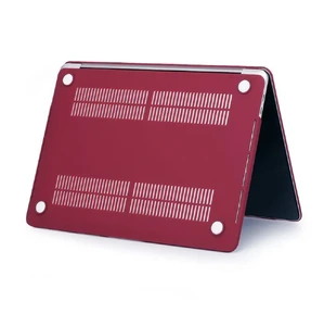 Пластиковый чехол iLoungeMax Soft Touch Marsala для MacBook Pro 13" (M2 | M1 | 2022 | 2020 | 2019 | 2018) - Фото 4