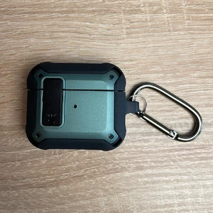 Противоударный чехол на замке для AirPods 3 с карабином | iLoungeMax Lock Case Green - Фото 4