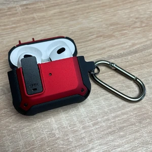 Противоударный чехол на замке для AirPods 3 с карабином | iLoungeMax Lock Case Red - Фото 3