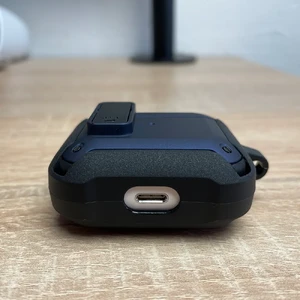 Противоударный чехол на замке для AirPods Pro 2 с карабином | iLoungeMax Lock Case Dark Blue - Фото 3