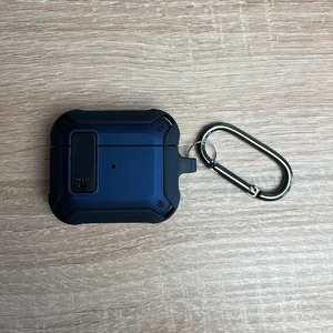 Противоударный чехол на замке для AirPods Pro 2 с карабином | iLoungeMax Lock Case Dark Blue - Фото 4