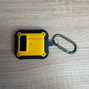 Противоударный чехол на замке для AirPods 3 с карабином | iLoungeMax Lock Case Yellow - Фото 3