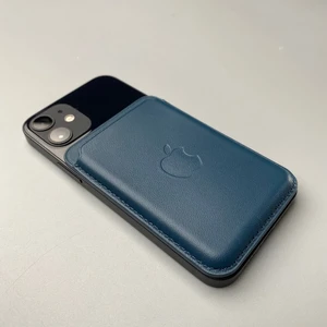 Кожаный чехол-бумажник iLoungeMax Leather Wallet MagSafe Baltic Blue для iPhone 15 | 14 | 13 | 12 OEM - Фото 5