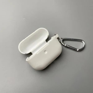 Чехол с карабином iLoungeMax TPU Case White для AirPods Pro - Фото 3