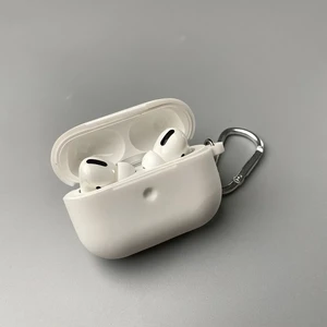 Чехол с карабином iLoungeMax TPU Case White для AirPods Pro - Фото 4
