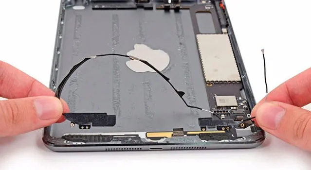 Ремонт антенны Wi-Fi на iPad 8 10.2" (2020)