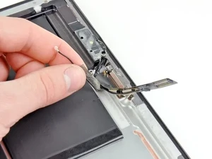 Ремонт антенны Wi-Fi на iPad Pro 11