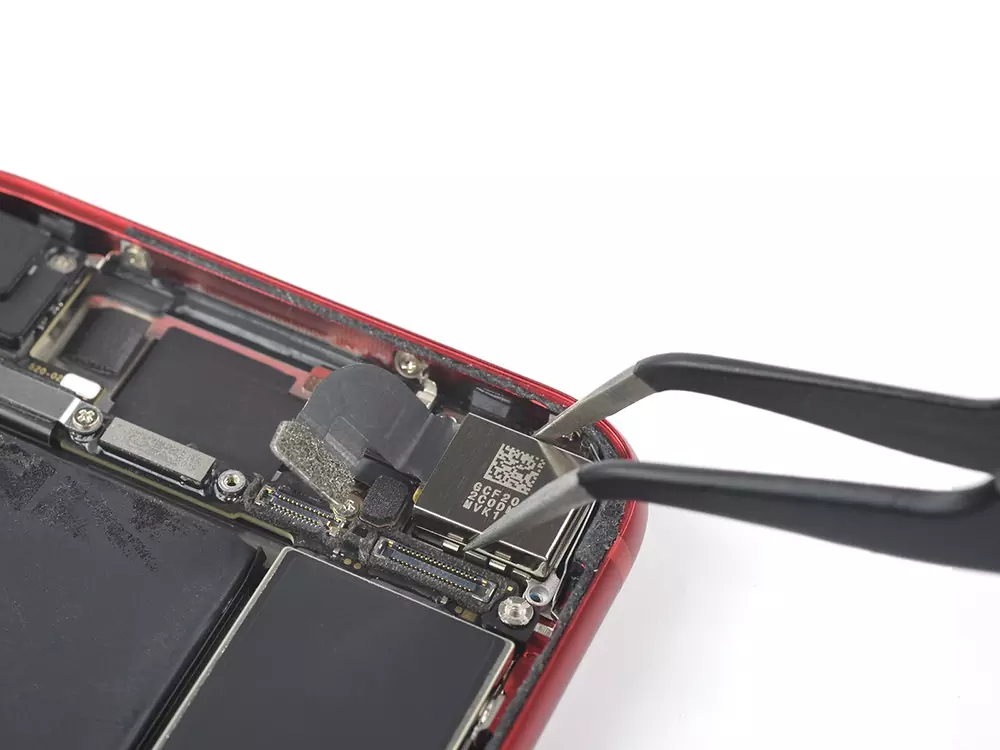 Ремонт ліхтарика iPhone SE 3 (2022)