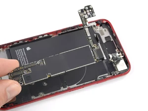 Ремонт материнской платы iPhone SE 3 (2022)