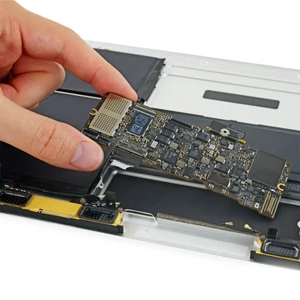 Ремонт материнської плати MacBook 12