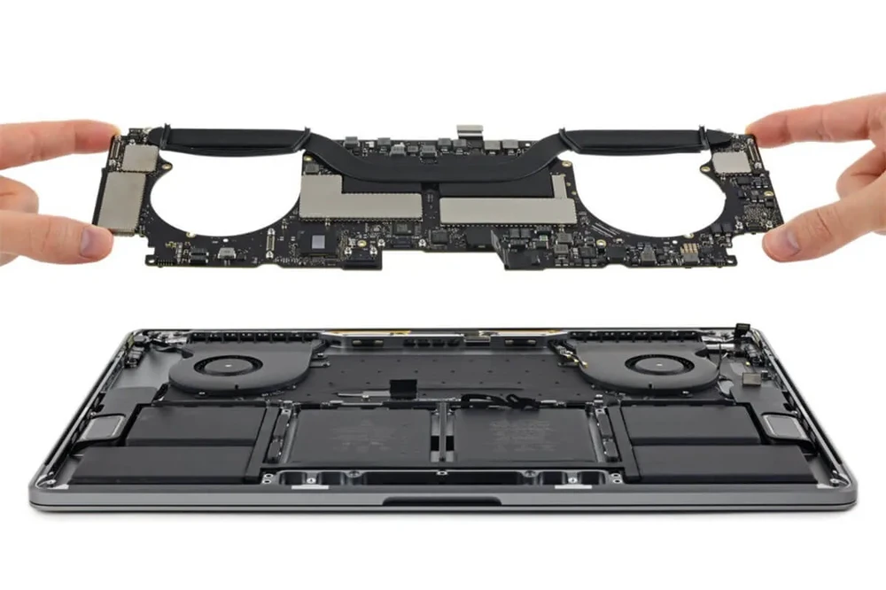 Ремонт материнської плати MacBook Pro 15" (2018 | 2019) А1990