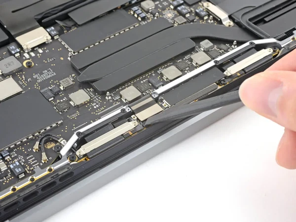 Ремонт цепи питания MacBook Pro 16" M1 (2021) A2485