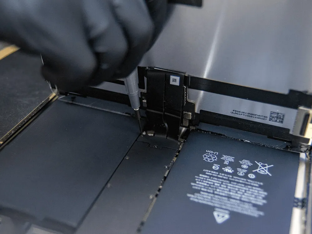 Рихтовка, выравнивание корпуса iPad Air 5 M1 (2022)