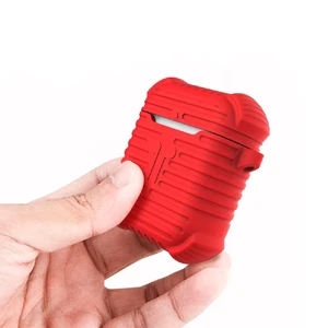 Красный силиконовый чехол с карабином iLoungeMax для Apple AirPods - Фото 4