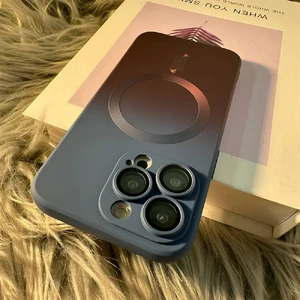 Силиконовый чехол с MagSafe для iPhone 14 Pro Max, с градиентом и защитой камеры | iLoungeMax Gradient Case Plum-Blue - Фото 6