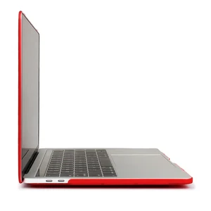 Пластиковый чехол iLoungeMax Soft Touch Matte Red для MacBook Pro 15" (2016-2019) - Фото 2