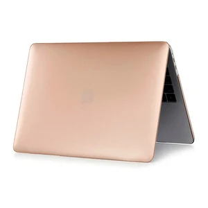 Пластиковый чехол iLoungeMax Soft Touch Metallic Gold для MacBook Pro 13" (2016-2019)  - Фото 1