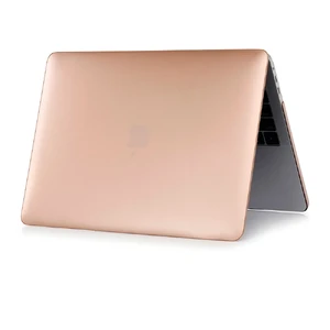 Пластиковый чехол iLoungeMax Soft Touch Metallic Gold для Macbook Pro 15" (2016 | 2017 | 2018) - Фото 3