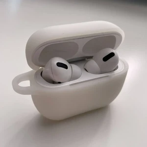 Люмінесцентний TPU чохол iLoungeMax Nightglow для Apple AirPods Pro - Фото 3