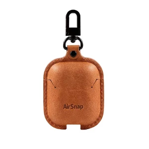 Кожаный чехол с карабином Twelve South AirSnap Cognac для Apple AirPods - Фото 2