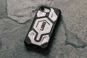 Протиударний чохол UAG Monarch Pro Titanium для iPhone 16e - Фото 10