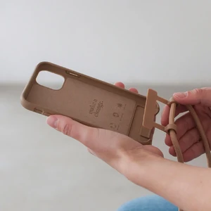 Эко-чехол с ремешком Woodcessories Crossbody Case Taupe Brown для iPhone 13 Pro Max - Фото 4