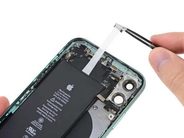 Заміна акумулятора iPhone 11 (без помилки)