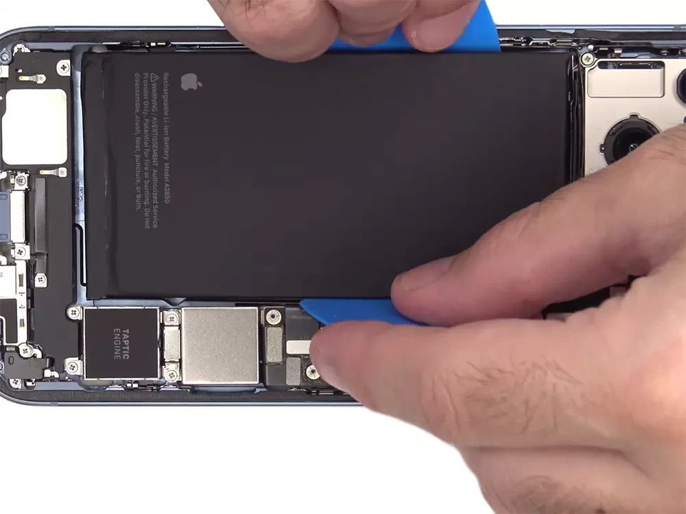 Заміна акумулятора iPhone 14 Plus (без помилки)