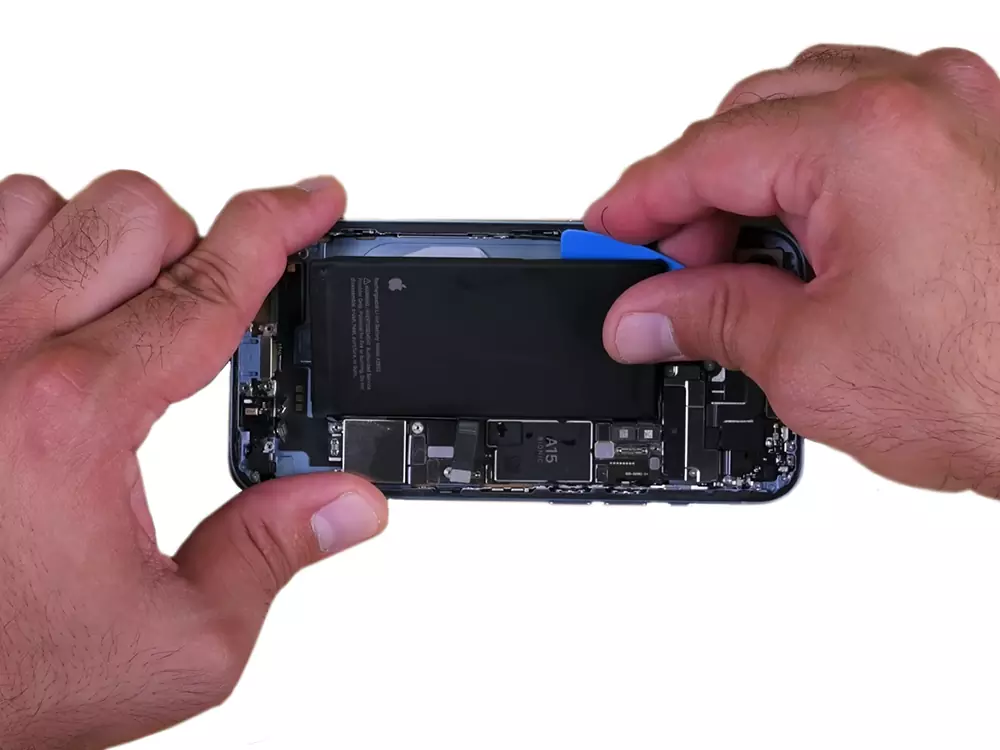 Заміна акумулятора iPhone 14 (без помилки)