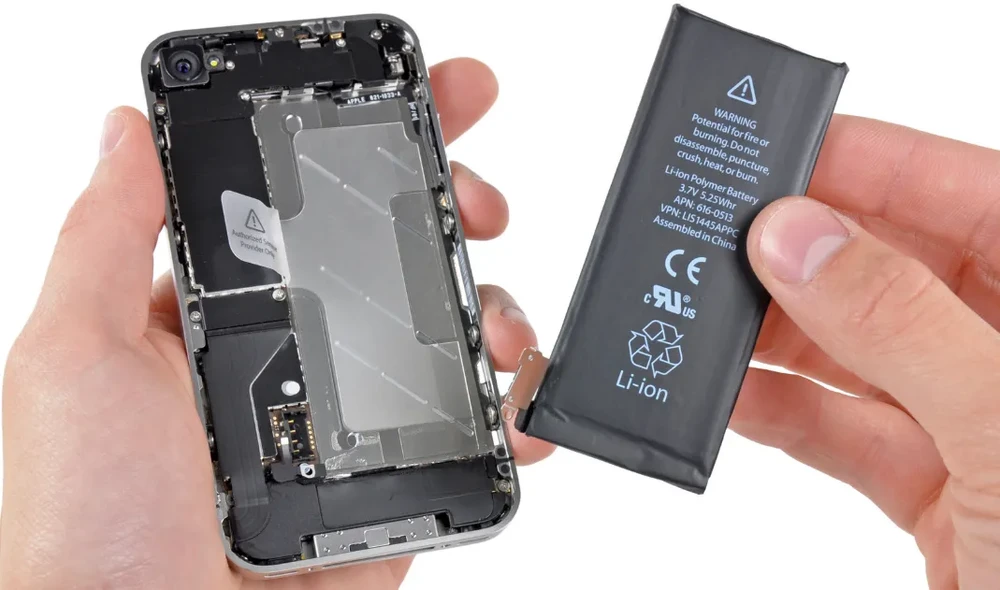Заміна акумулятора iPhone 4 | 4S