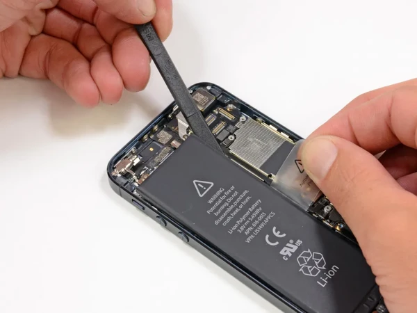Заміна акумулятора iPhone 5s