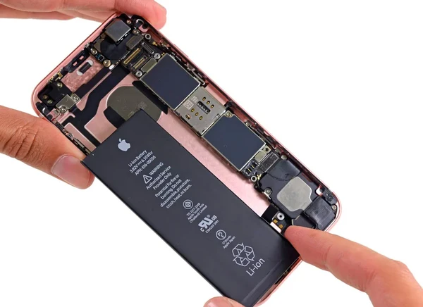 Заміна акумулятора iPhone 6s