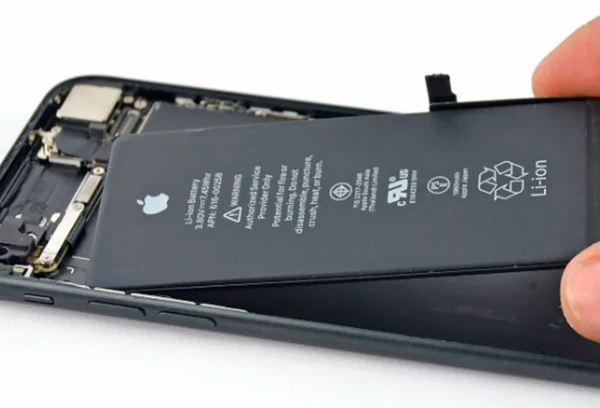 Заміна акумулятора iPhone 7