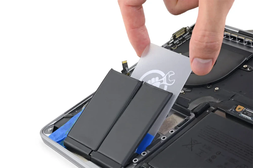 Заміна акумулятора MacBook Pro 13" (2018) A1989