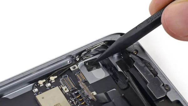 Заміна антени Wi-Fi на iPad 7 10.2" (2019)